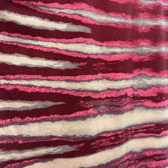 Nike Women’s Workout Top, Dri-FIT Slim Fit, Pink & Grey, Size Medium - Picture 5 of 7